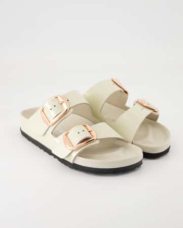 Pantoletten Birkenstock Arizona Big Buckle Lackleder in Beige