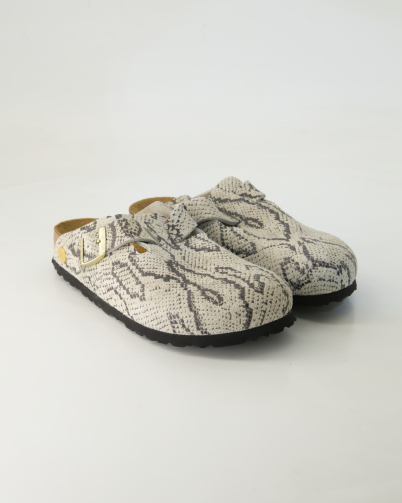 Birkenstock Boston Rivet Logo Pantoletten in Beige