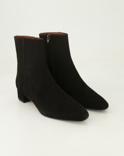 Konstantin Starke Kaoris Klassische Stiefeletten in Schwarz