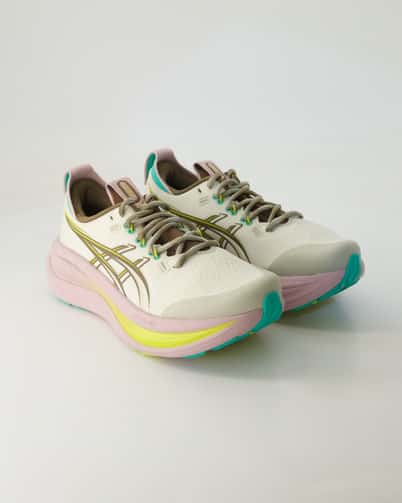 Asics GEL Nimbus 28 Laufschuhe in Beige