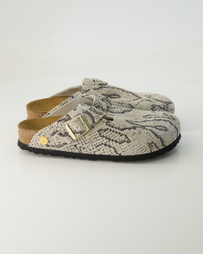 Birkenstock Boston Rivet Logo Pantoletten in Beige