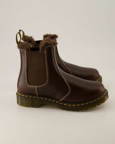 Dr. Martens 2976 Leonore Chelsea Boots in Braun