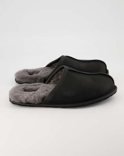 UGG Scuff Gefütterte Hausschuhe  in Schwarz