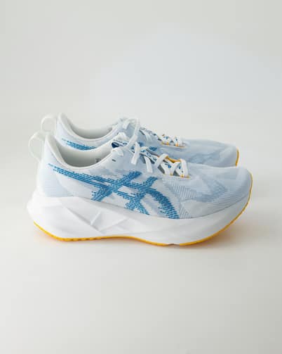 Asics Novablast 5 Laufschuhe in Blau