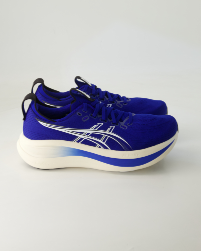 Asics GEL Nimbus 28 Laufschuhe in Blau